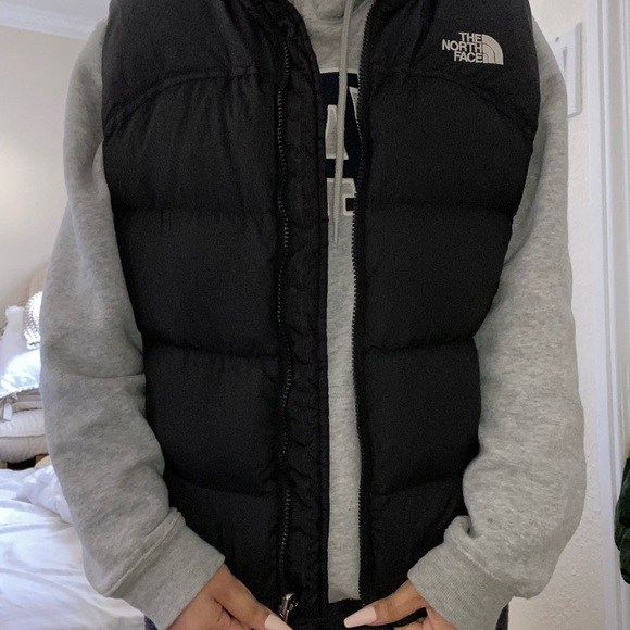 SOLD The North Face Women’s Black Puffer Vest 700 - Picture 5 of 10